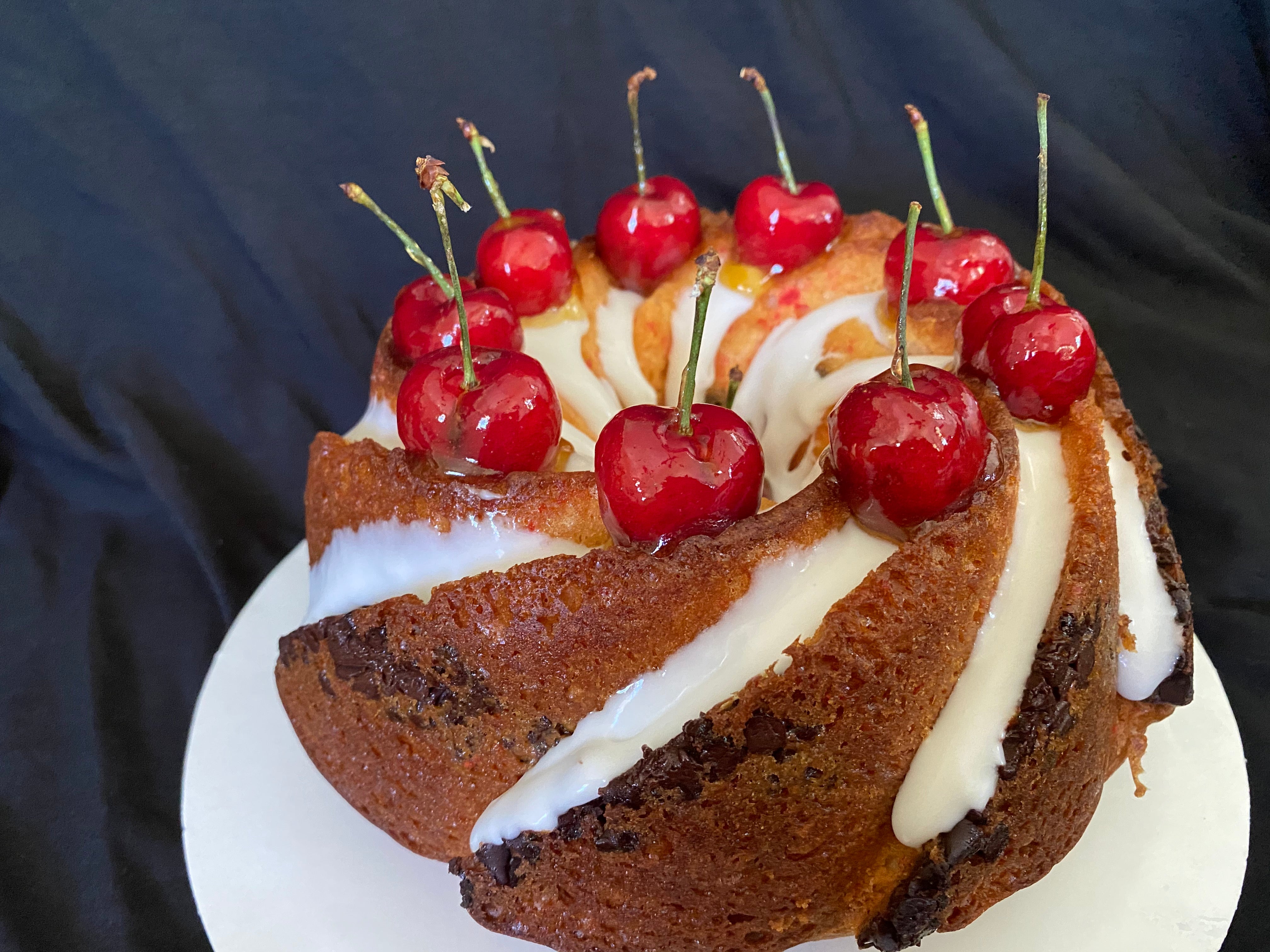 http://ventitobakery.com/cdn/shop/collections/Cherry-Chip-Bundt-Cake-Vegan.jpg?v=1649935881